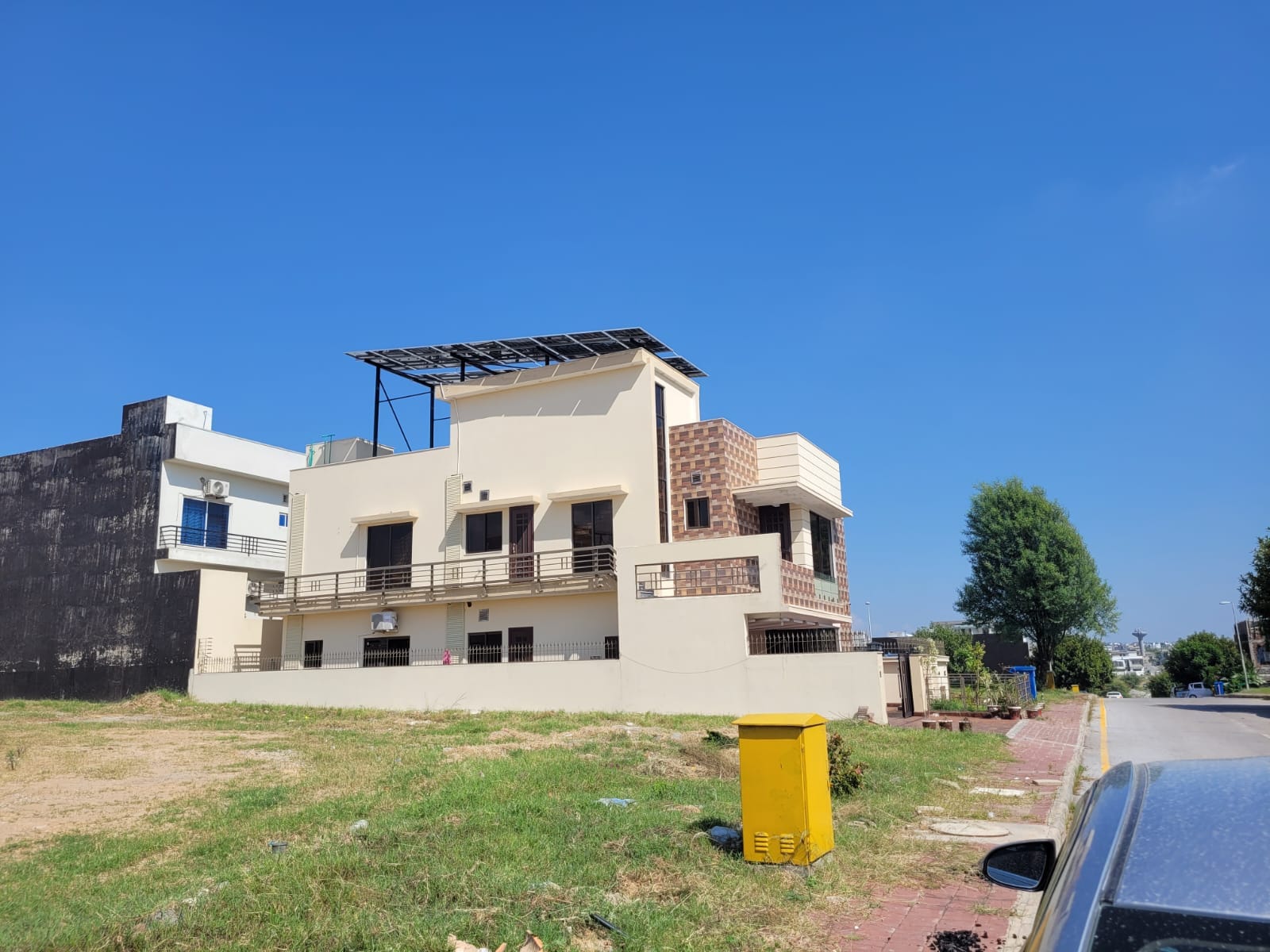 10 Marla Brand new House Available for sale in Bahria Town Phase 8 Rawalpindi