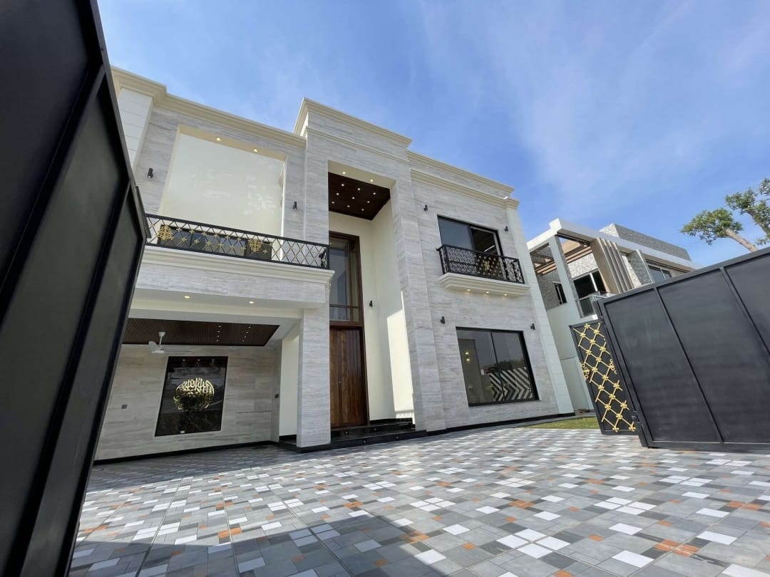 1 Kanal brand new house for sale in Janiper Block Bahria Town Lahore