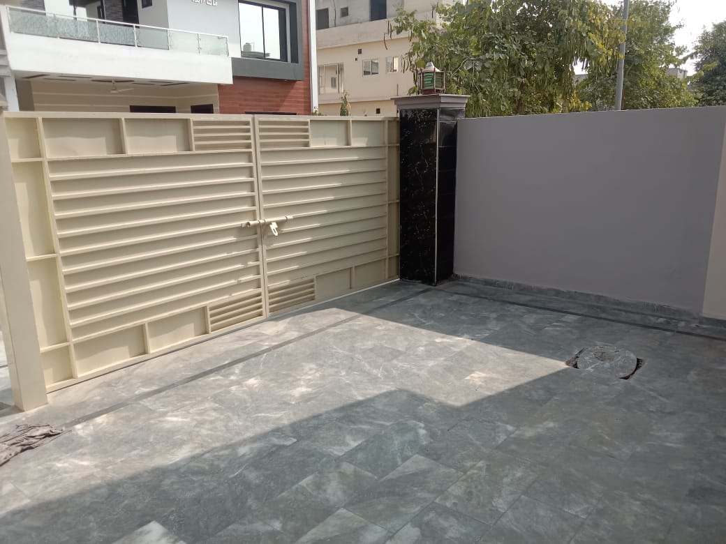 10 Marla House For Rent in park view city Block Tulip  Main Multan road Lahore