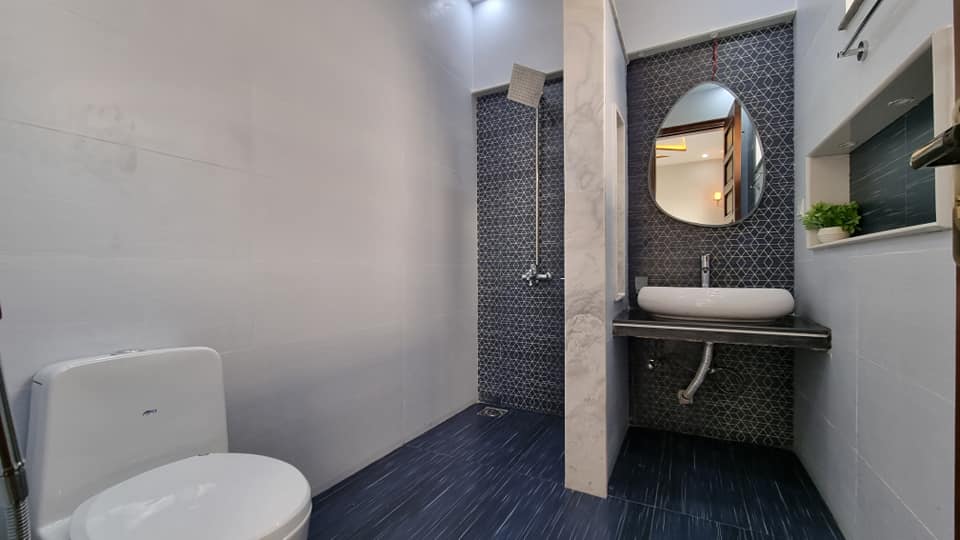 10 Marla house  For Sale at Bahria Town Lahore