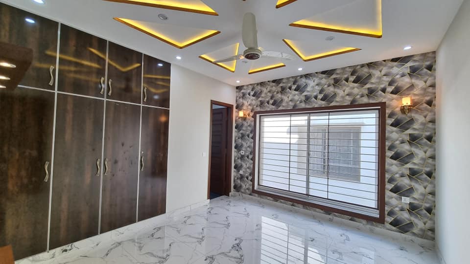 10 Marla house  For Sale at Bahria Town Lahore