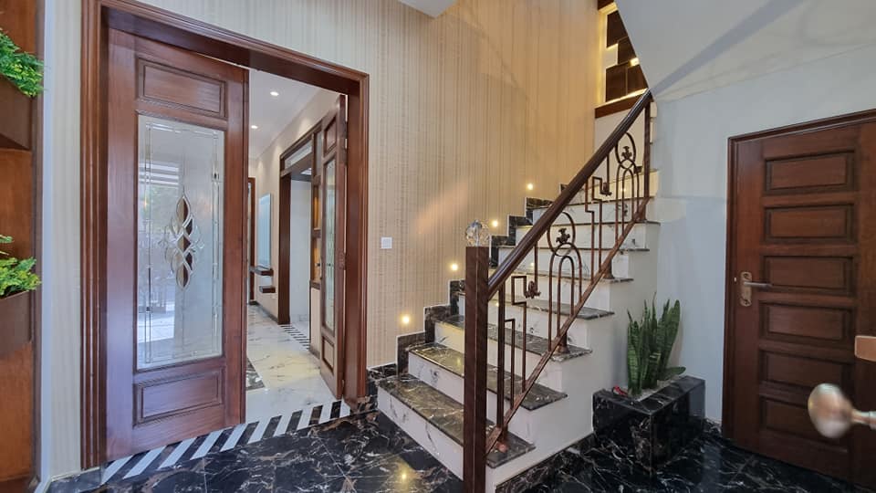 10 Marla house  For Sale at Bahria Town Lahore