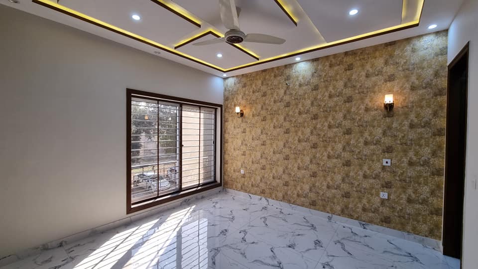 10 Marla house  For Sale at Bahria Town Lahore