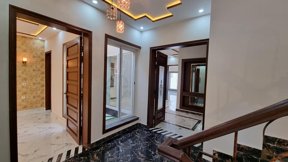 10 Marla house  For Sale at Bahria Town Lahore