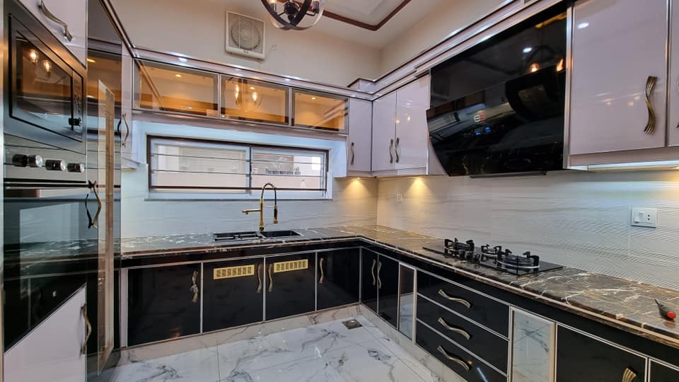 10 Marla house  For Sale at Bahria Town Lahore