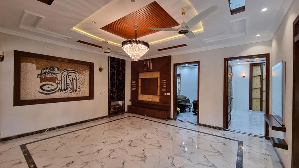 10 Marla house  For Sale at Bahria Town Lahore