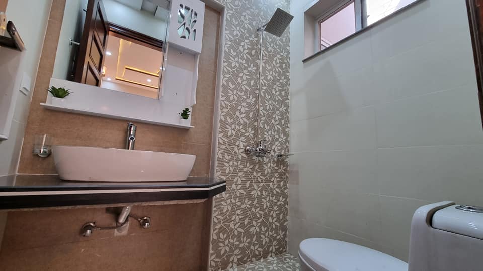 10 Marla house  For Sale at Bahria Town Lahore