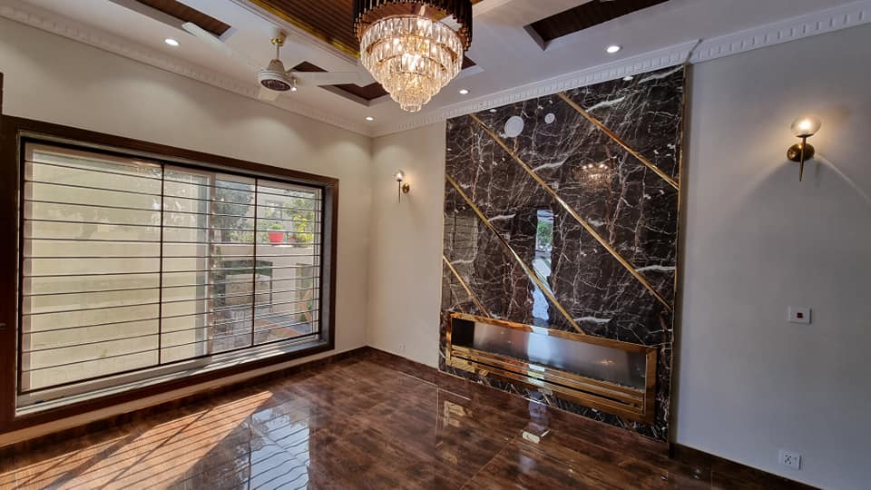 10 Marla house  For Sale at Bahria Town Lahore