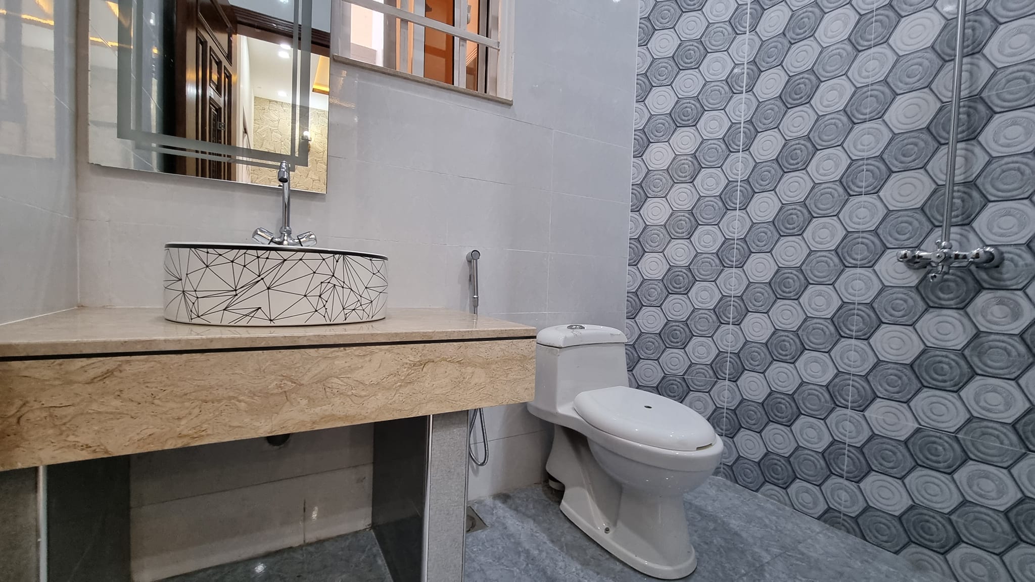 10 Marla brand new double story beautiful for sale in Bahria town Lahore