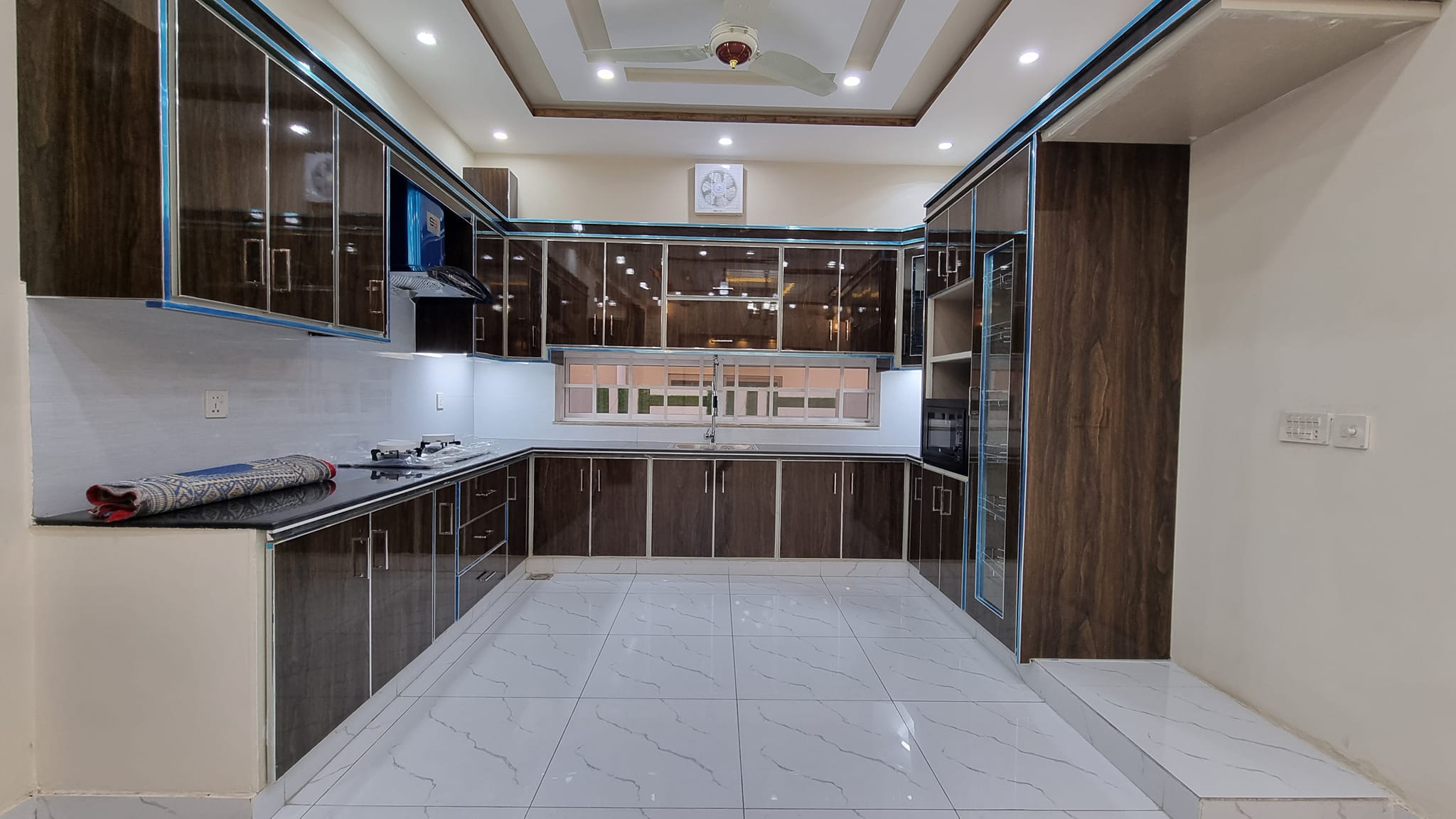 10 Marla brand new double story beautiful for sale in Bahria town Lahore