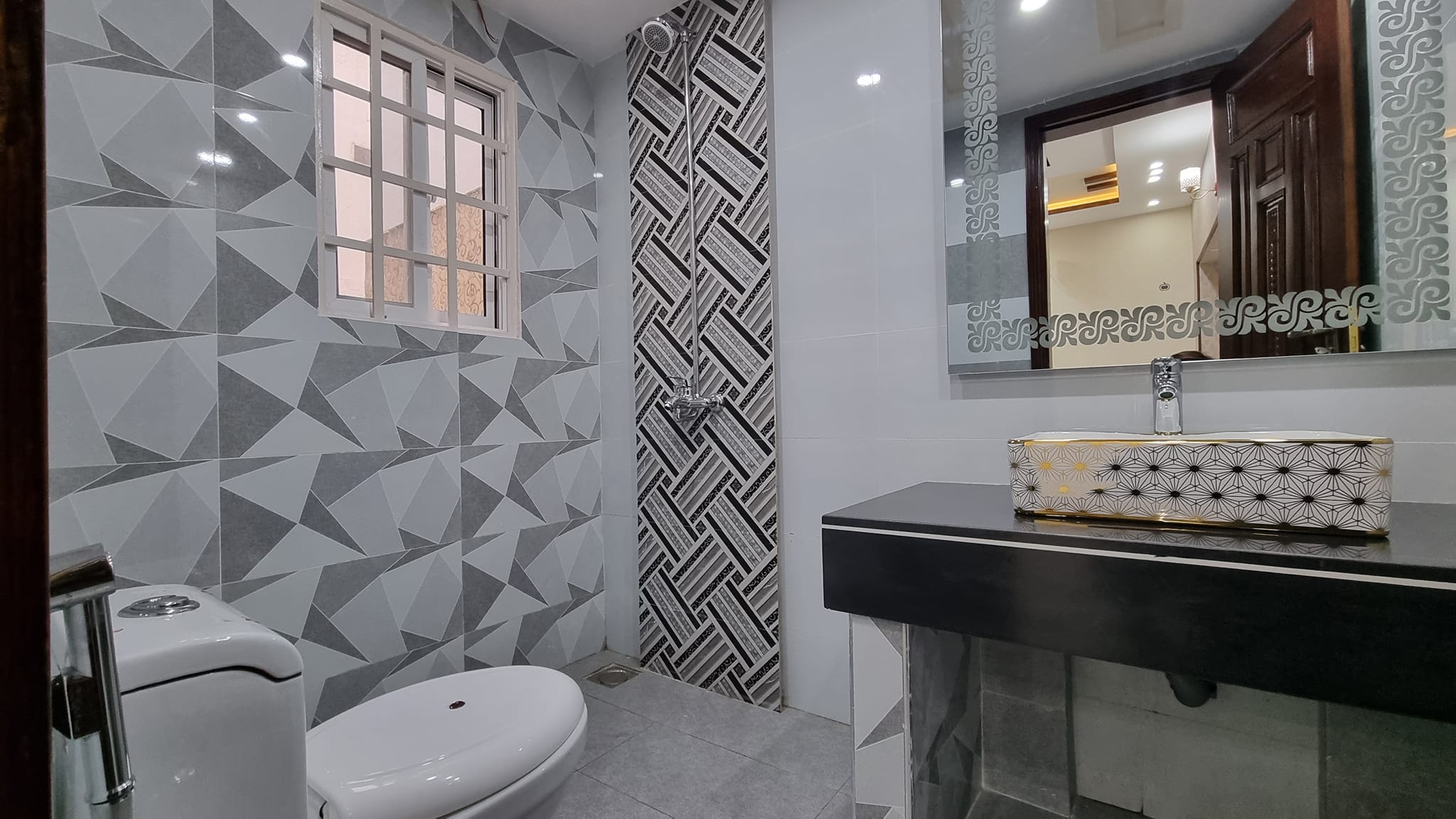 10 Marla brand new double story beautiful for sale in Bahria town Lahore