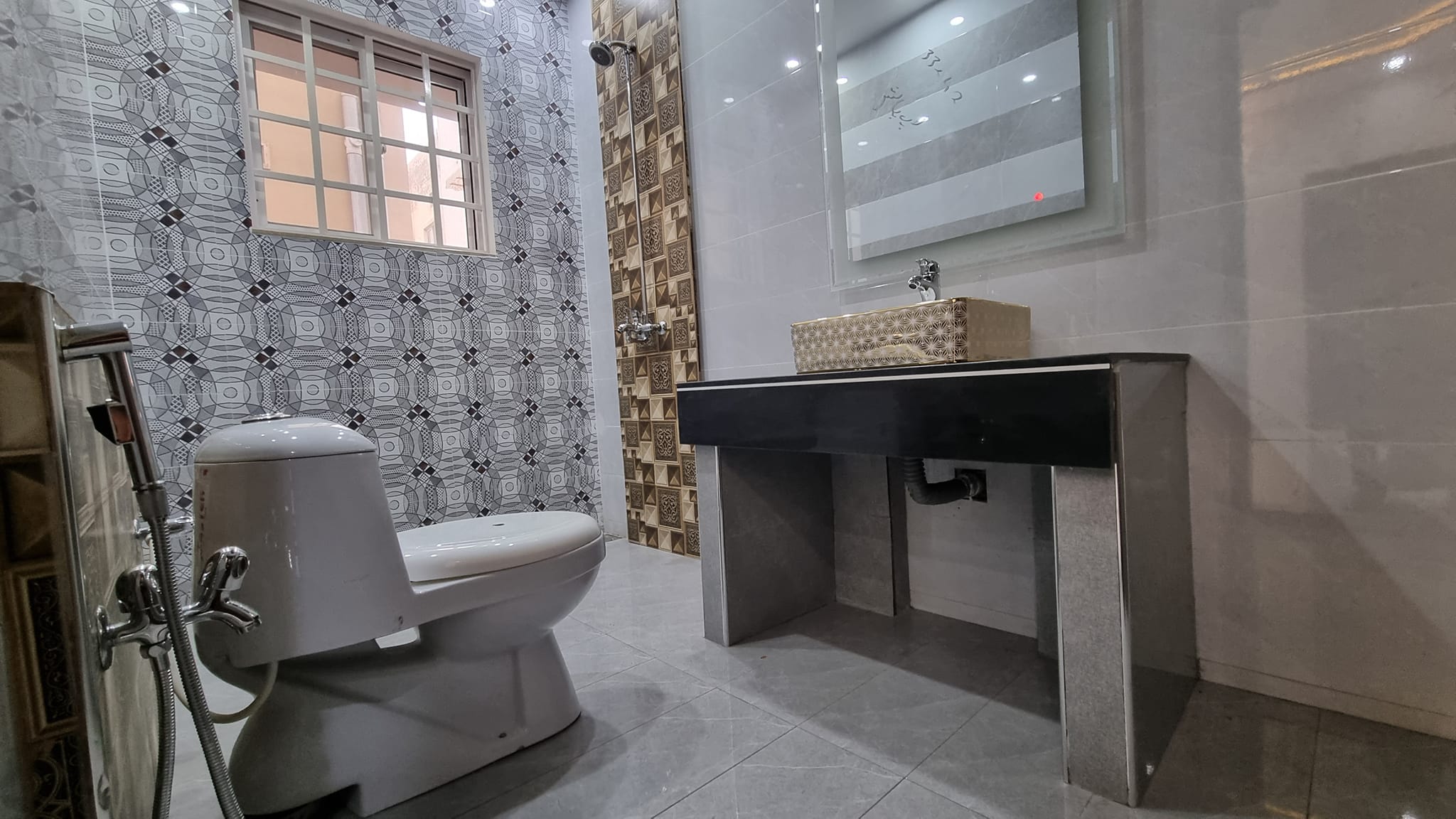 10 Marla brand new double story beautiful for sale in Bahria town Lahore