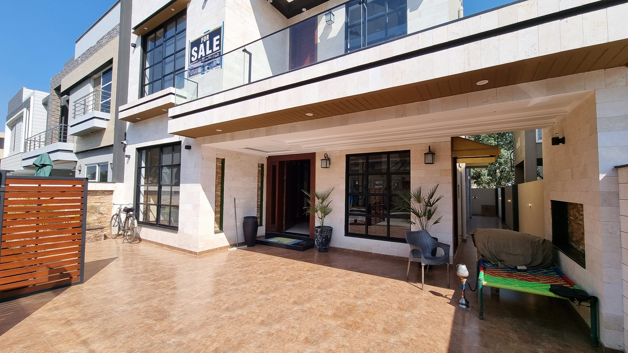 10 Marla house For Sale at Bahria Town Lahore