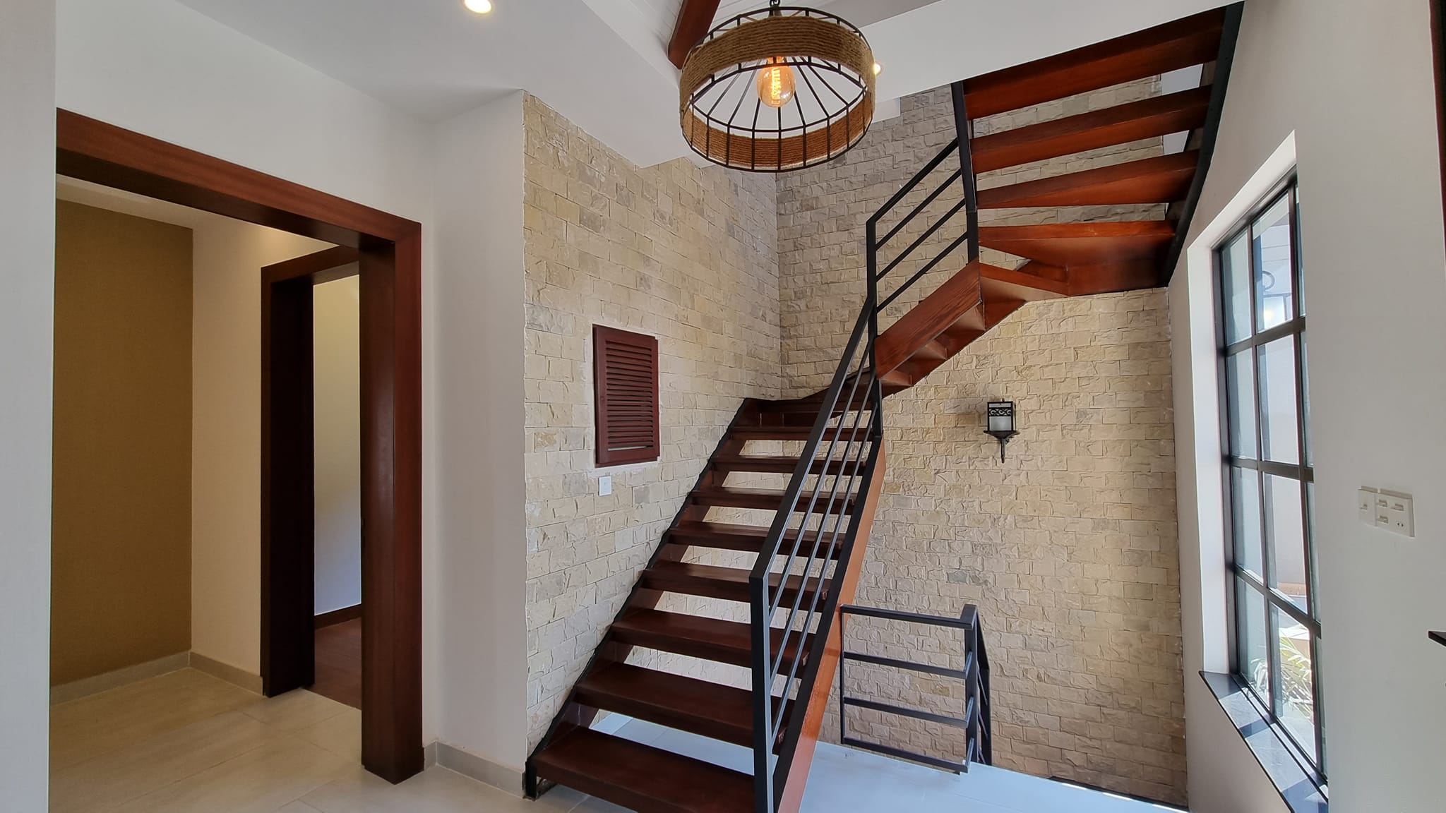 10 Marla house For Sale at Bahria Town Lahore