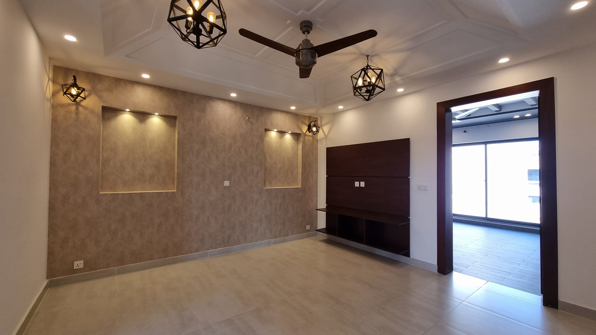 10 Marla house For Sale at Bahria Town Lahore