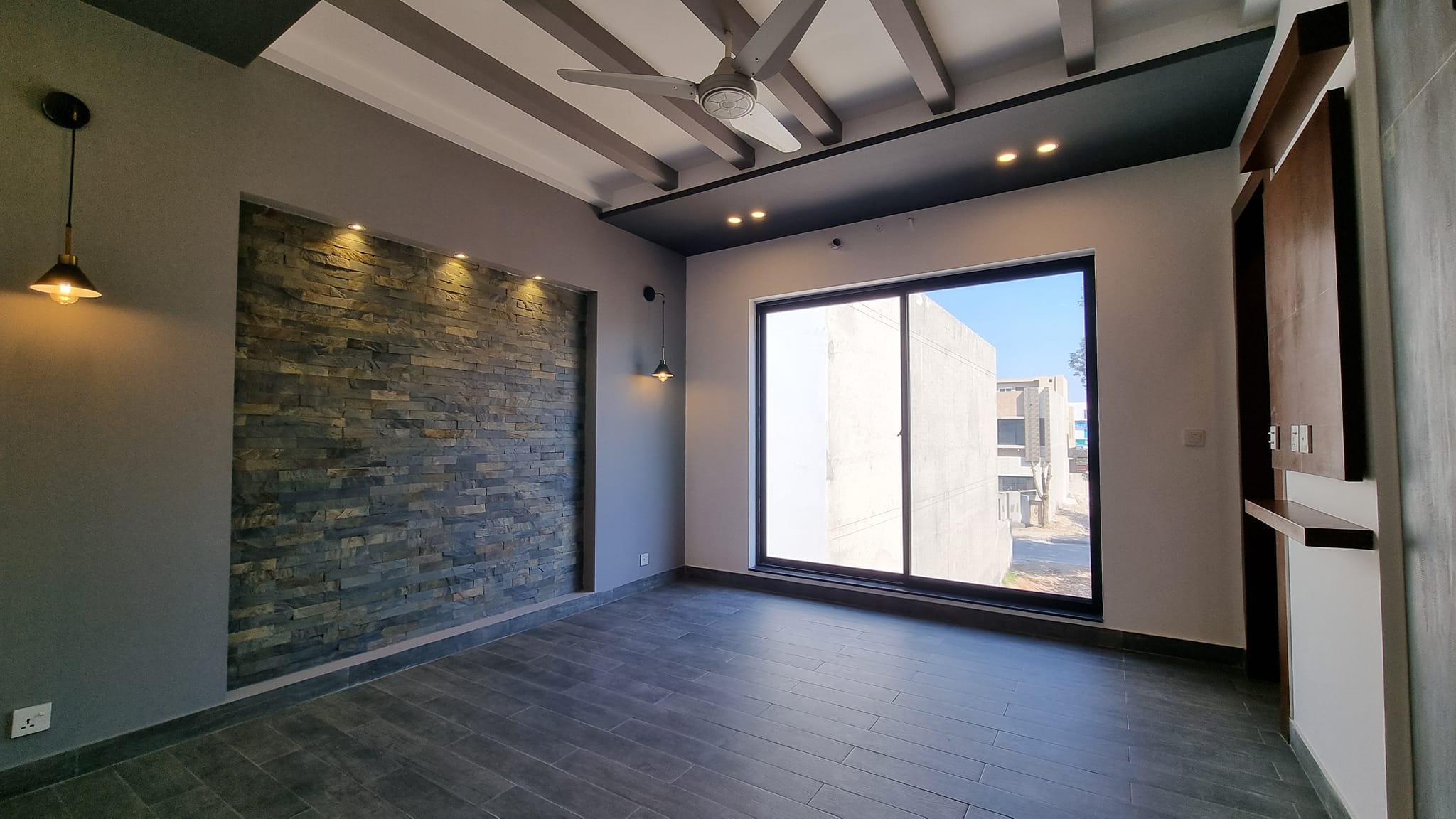 10 Marla house For Sale at Bahria Town Lahore