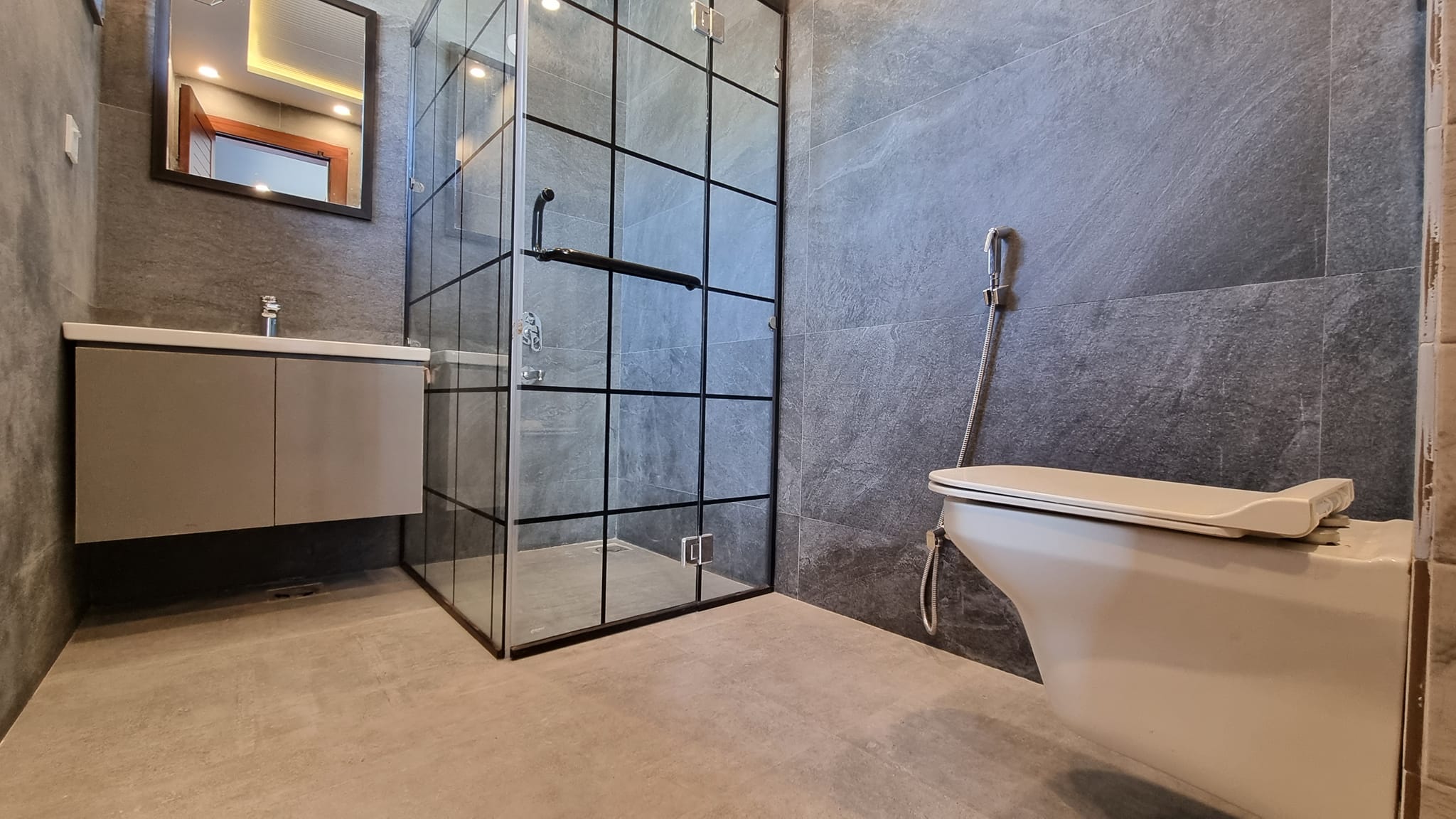 10 Marla house For Sale at Bahria Town Lahore