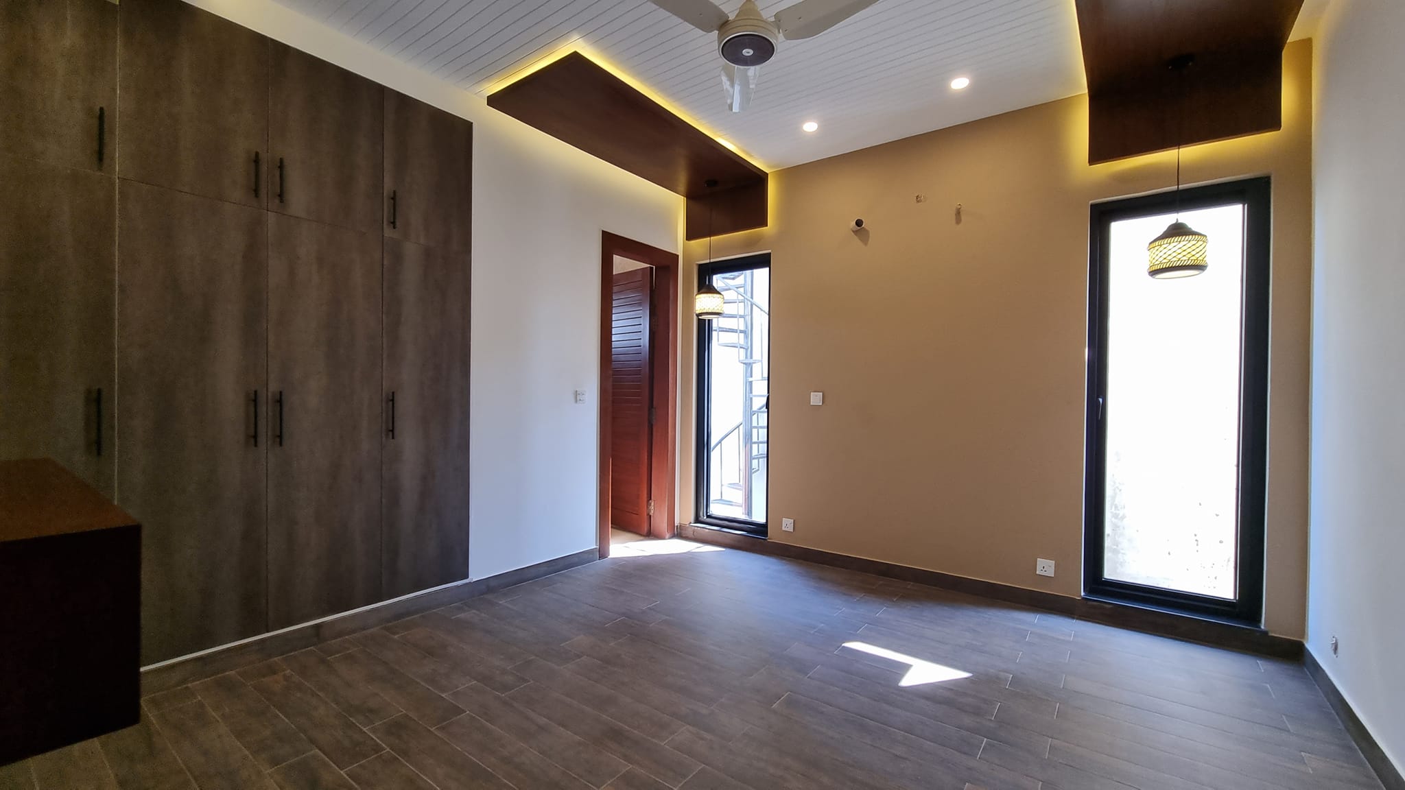 10 Marla house For Sale at Bahria Town Lahore