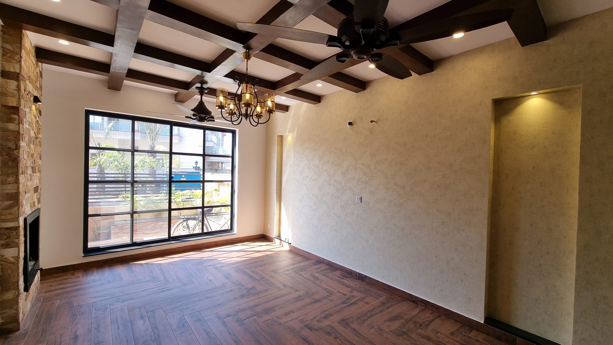 10 Marla house For Sale at Bahria Town Lahore