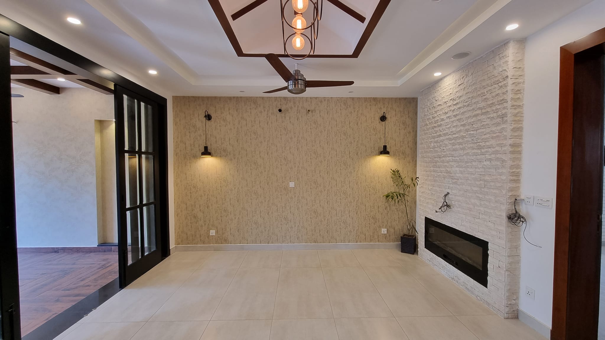 10 Marla house For Sale at Bahria Town Lahore