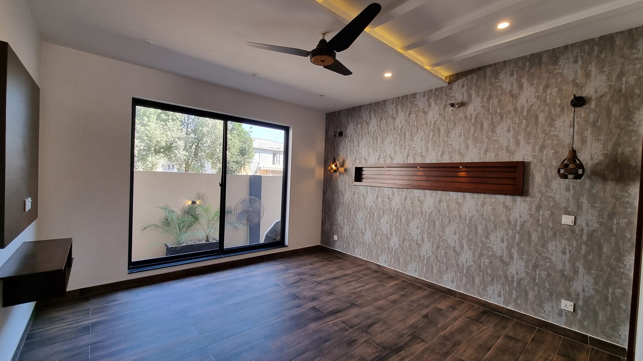 10 Marla house For Sale at Bahria Town Lahore