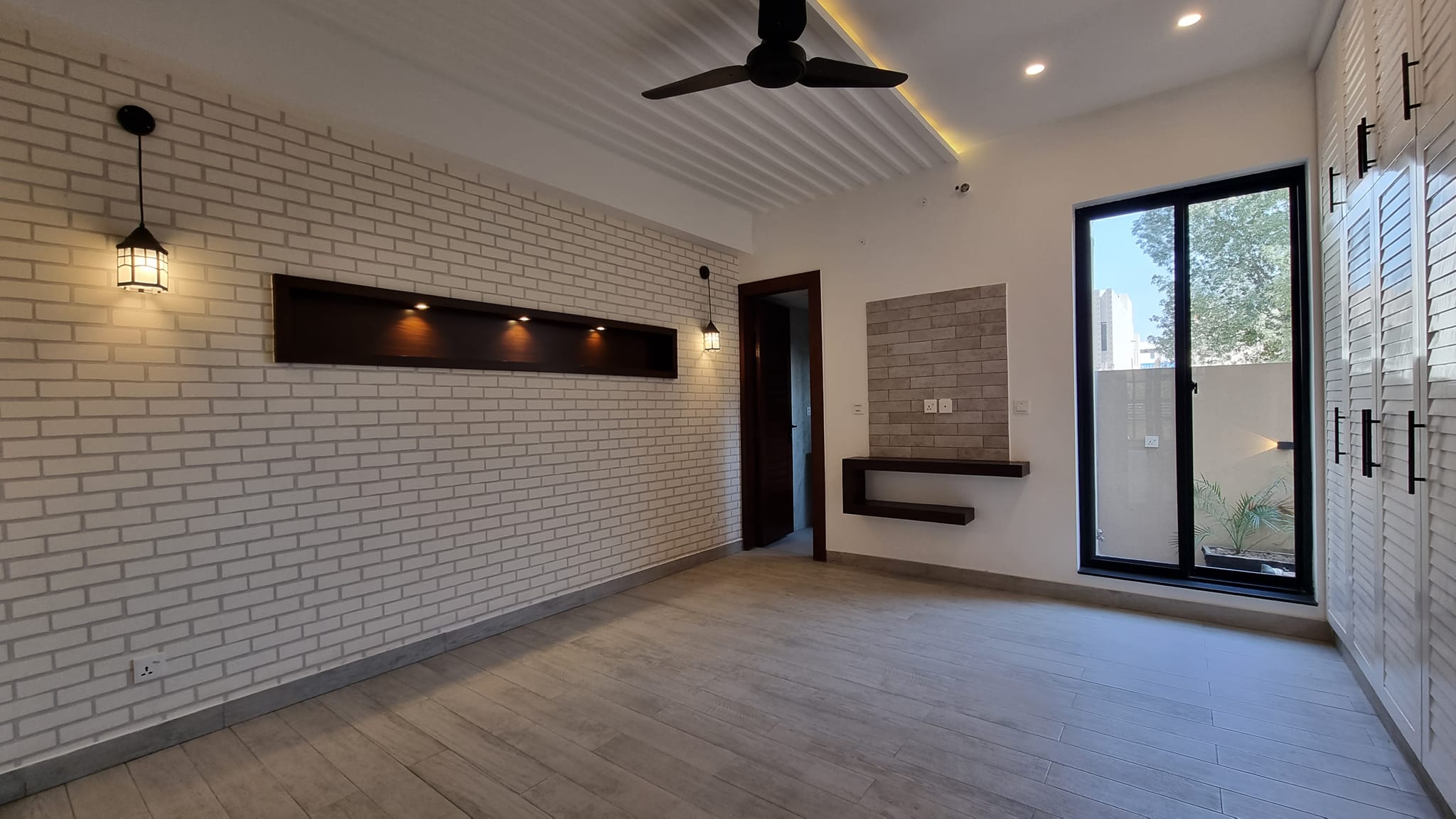 10 Marla house For Sale at Bahria Town Lahore