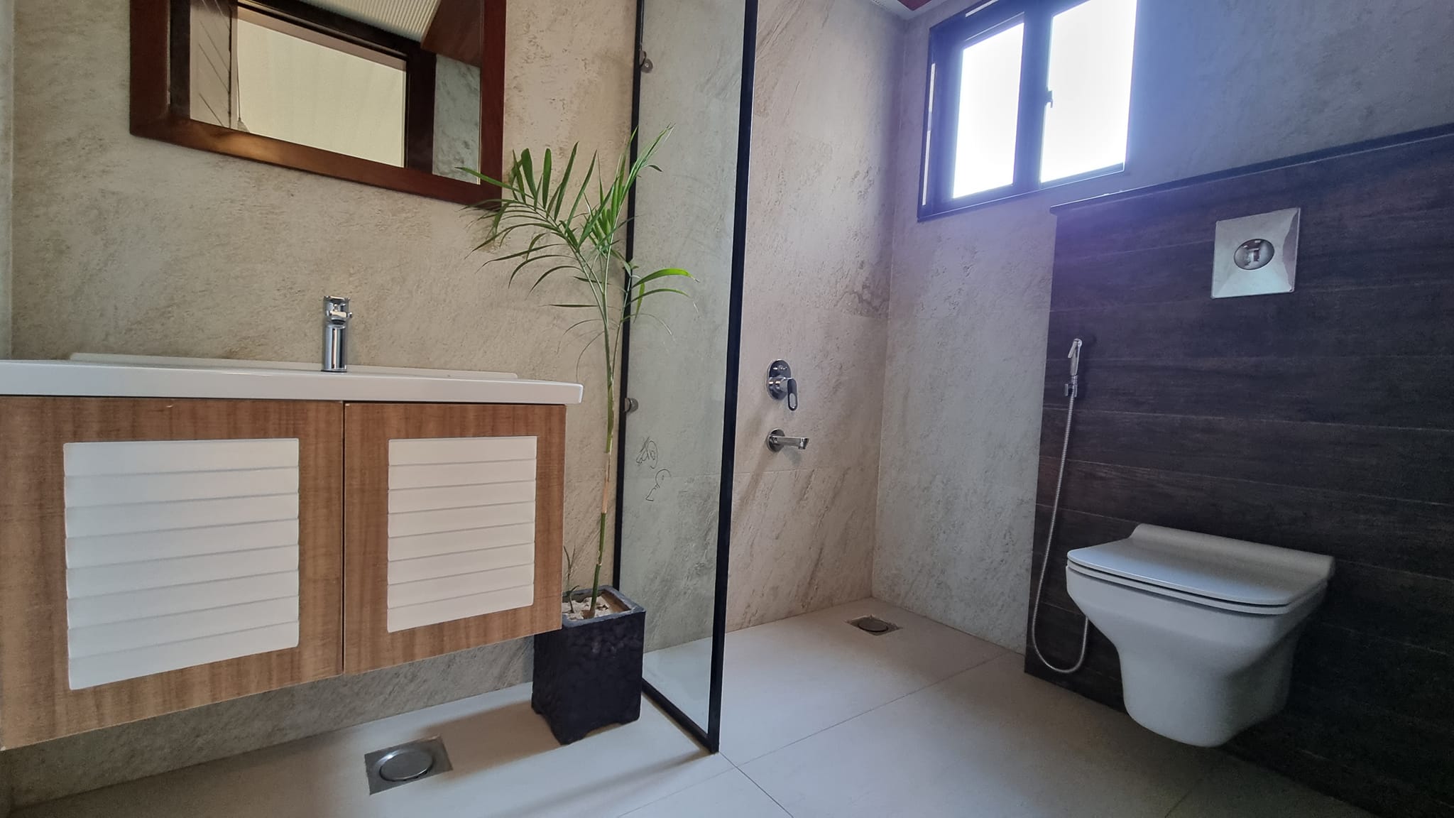 10 Marla house For Sale at Bahria Town Lahore