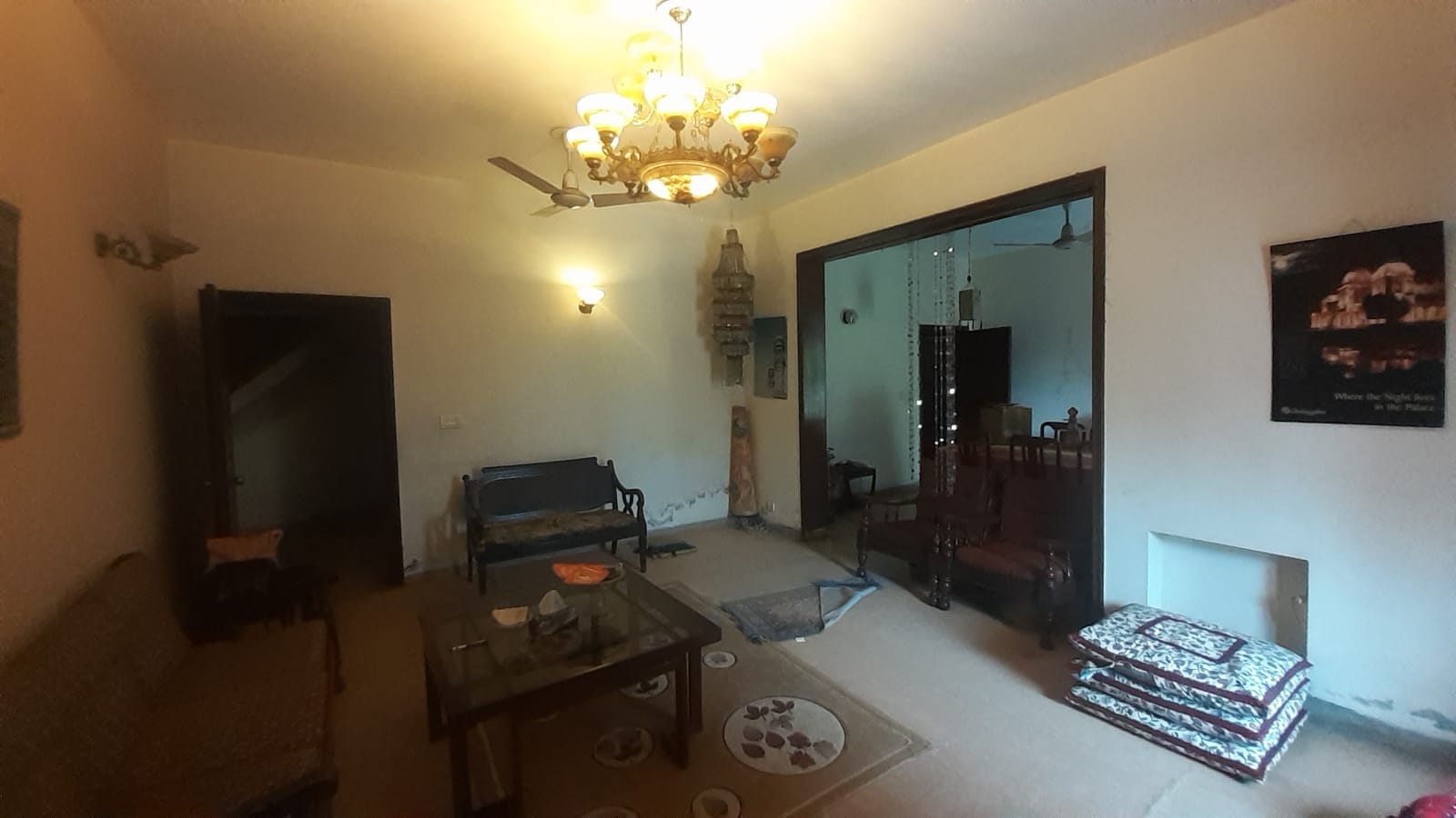 1 KANAL HOUSE FOR SALE  Located in Model Town Ext Lahore