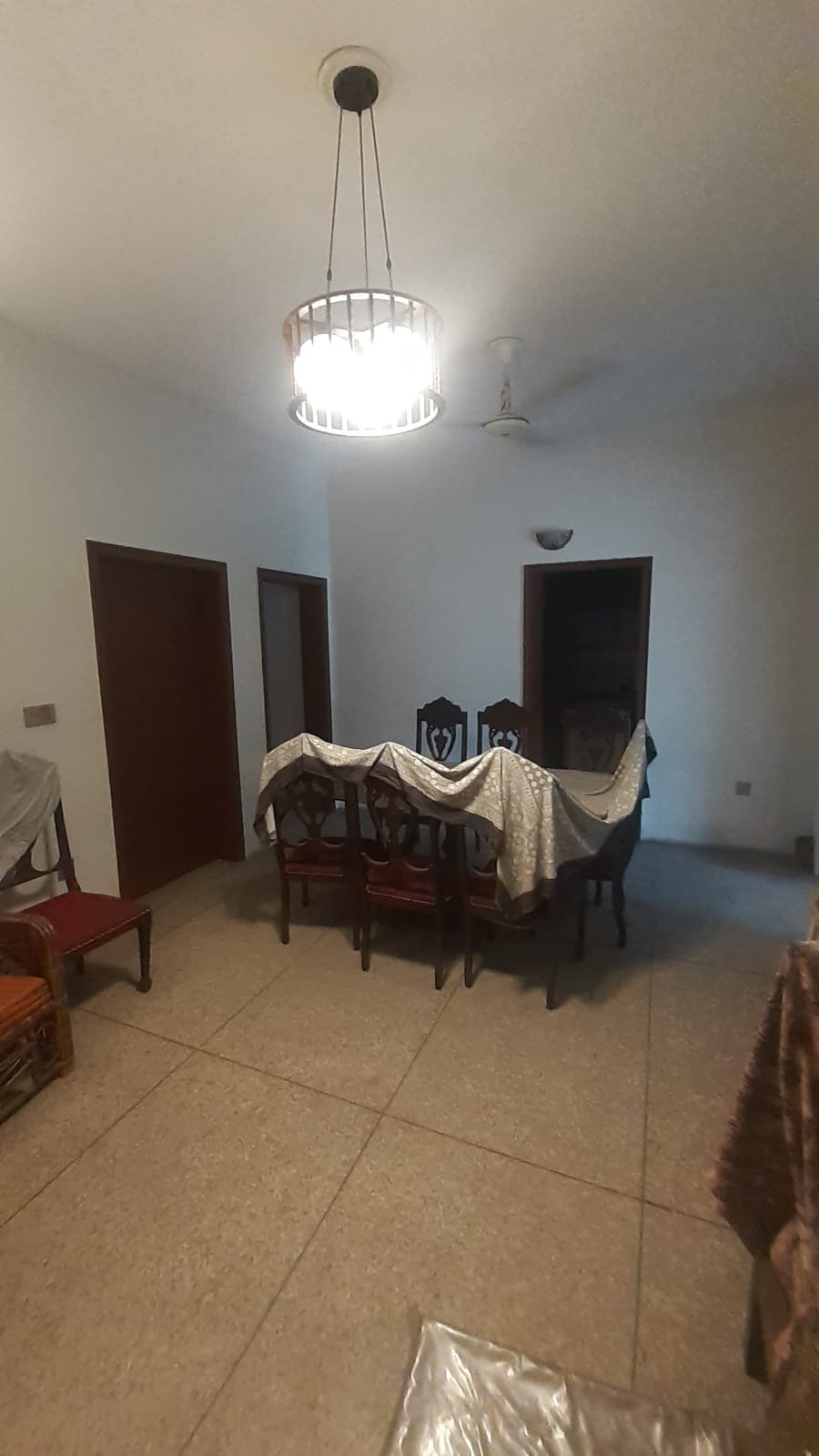 1 KANAL HOUSE FOR SALE  Located in Model Town Ext Lahore