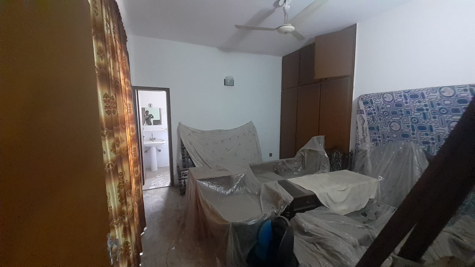 1 KANAL HOUSE FOR SALE  Located in Model Town Ext Lahore