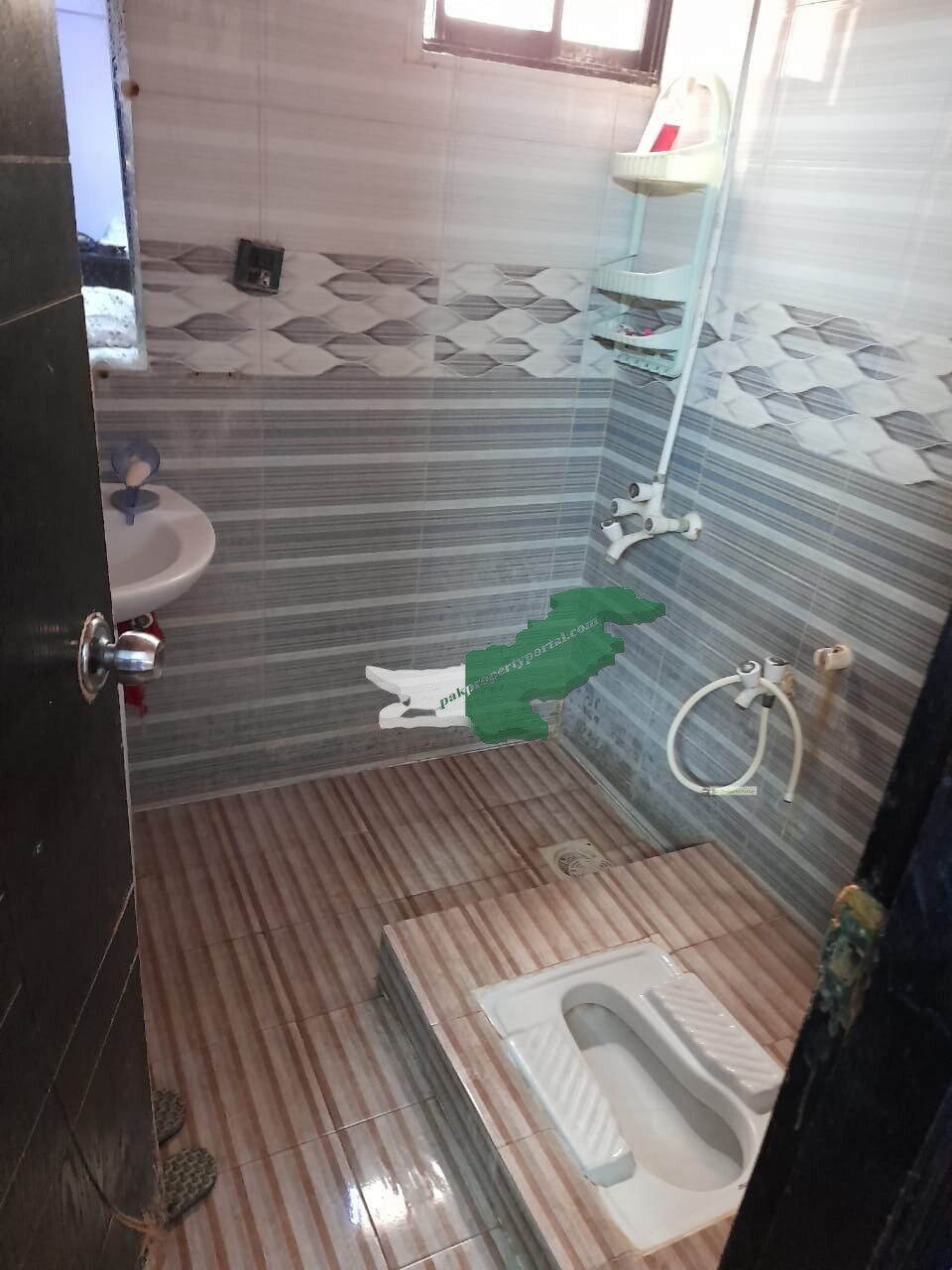 2 Bed DD Flat for sale in Near mehfile khurasan and azakhane zehra, Numaish Karachi