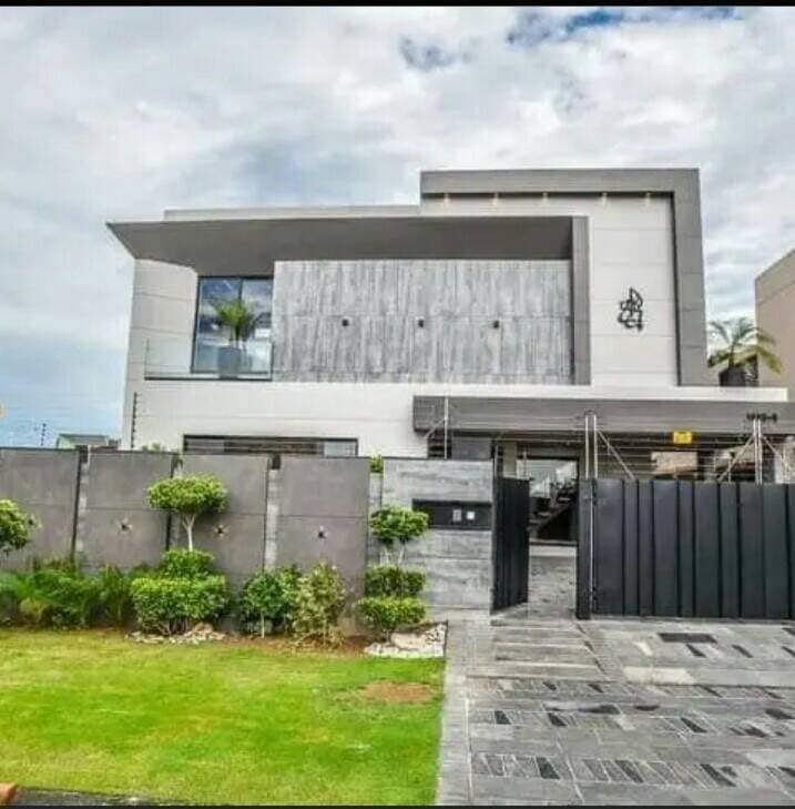 one Kanal elegant design luxurious villa for sale in DHA Lahore