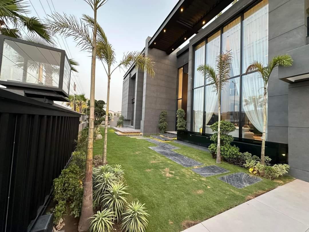 Two Kanal Luxurious Villa for Sale In DHA Lahore