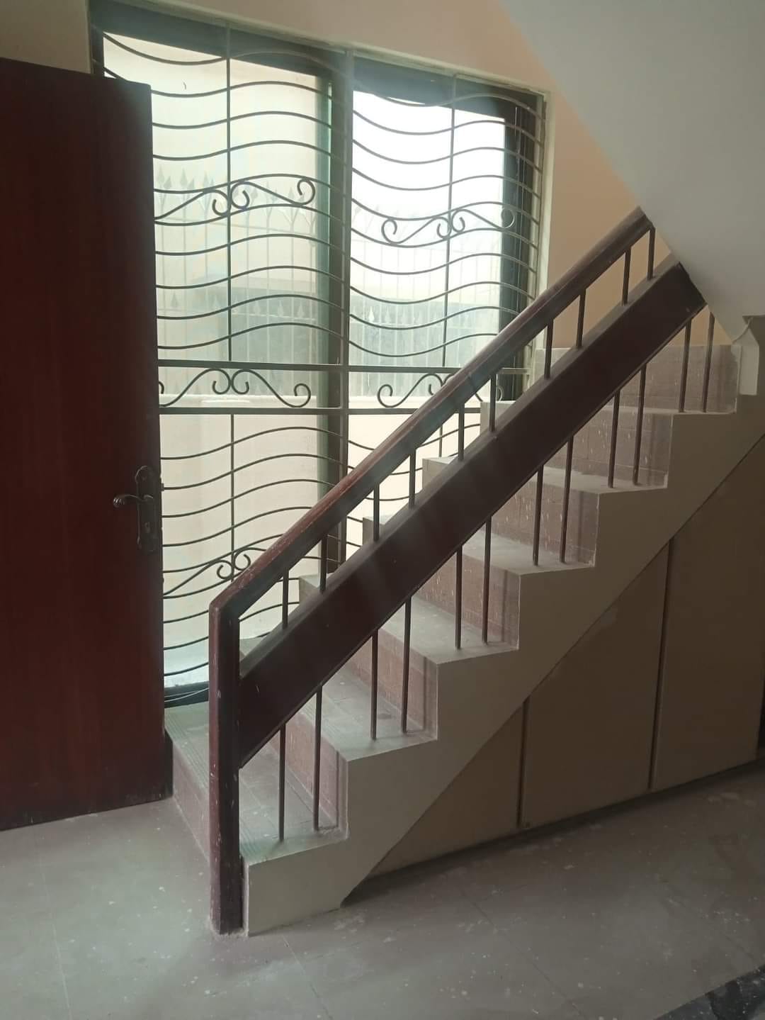 10 Marla's old house House For Sale in   Z - Block DHA Phase 3 Lahore