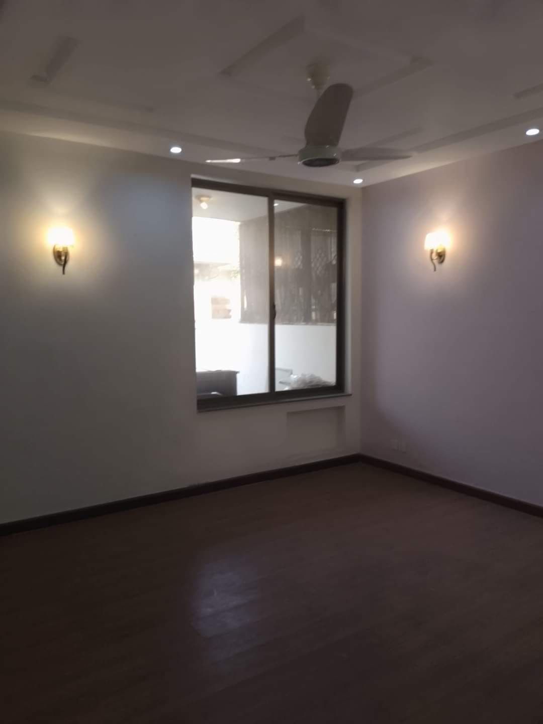 10 Marla's old house House For Sale in   Z - Block DHA Phase 3 Lahore
