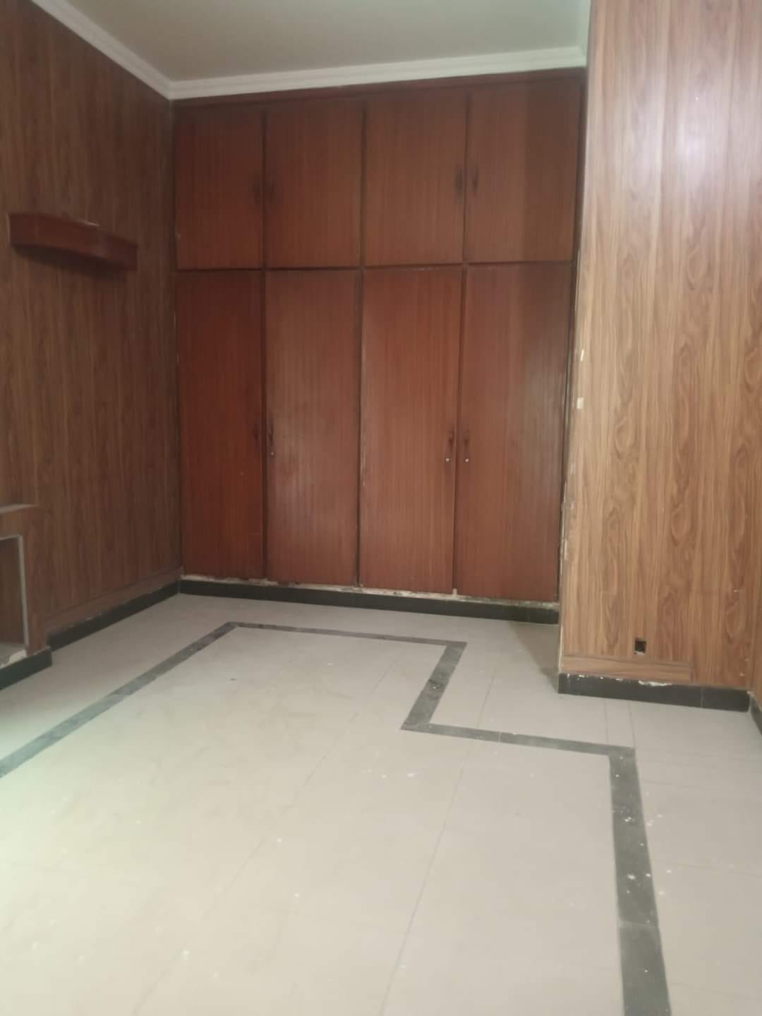 10 Marla's old house House For Sale in   Z - Block DHA Phase 3 Lahore