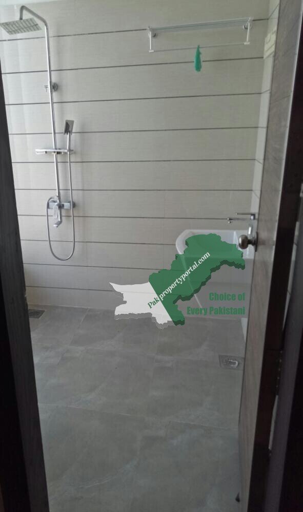 8 Marla Plaza for Sale in Bahria Town Lahore