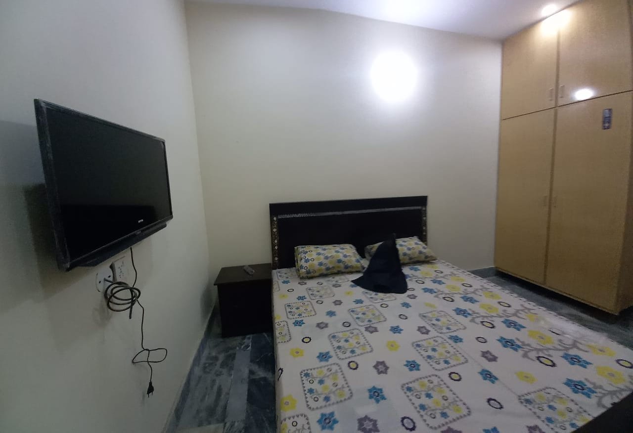 5 Marla Furnished Portion Real Pix Near Shaukat khanum UCP Lahore