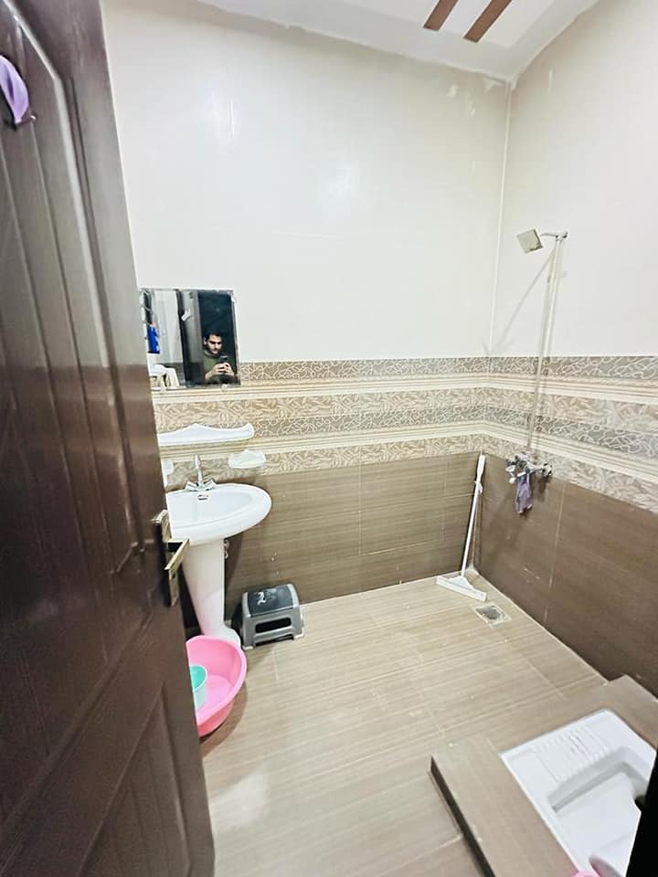 A Beautiful 10 Marla Lower Portion For Rent Near Shouktkhnm UCP Lahore