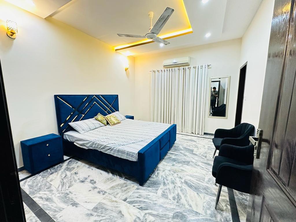 A Beautiful 10 Marla Lower Portion For Rent Near Shouktkhnm UCP Lahore