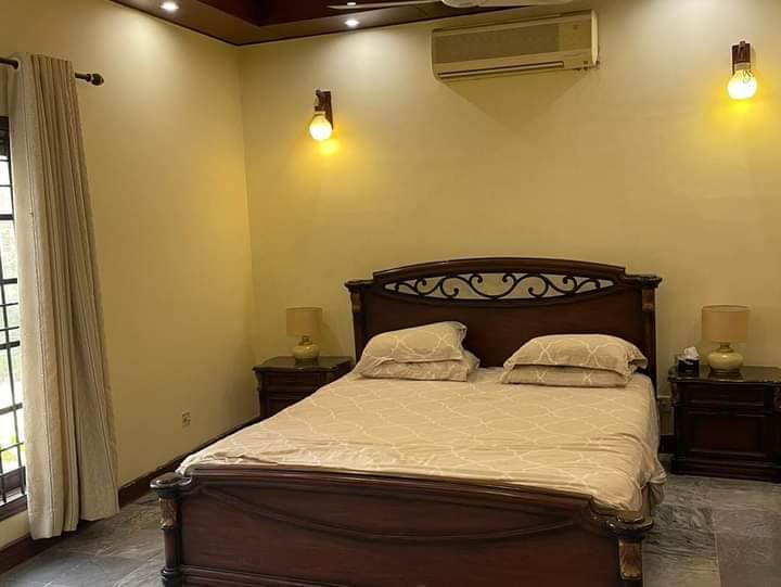 300 YARDS BUNGALOW FOR SALE IN THE HEART OF DHA PHASE 4 KARACHI