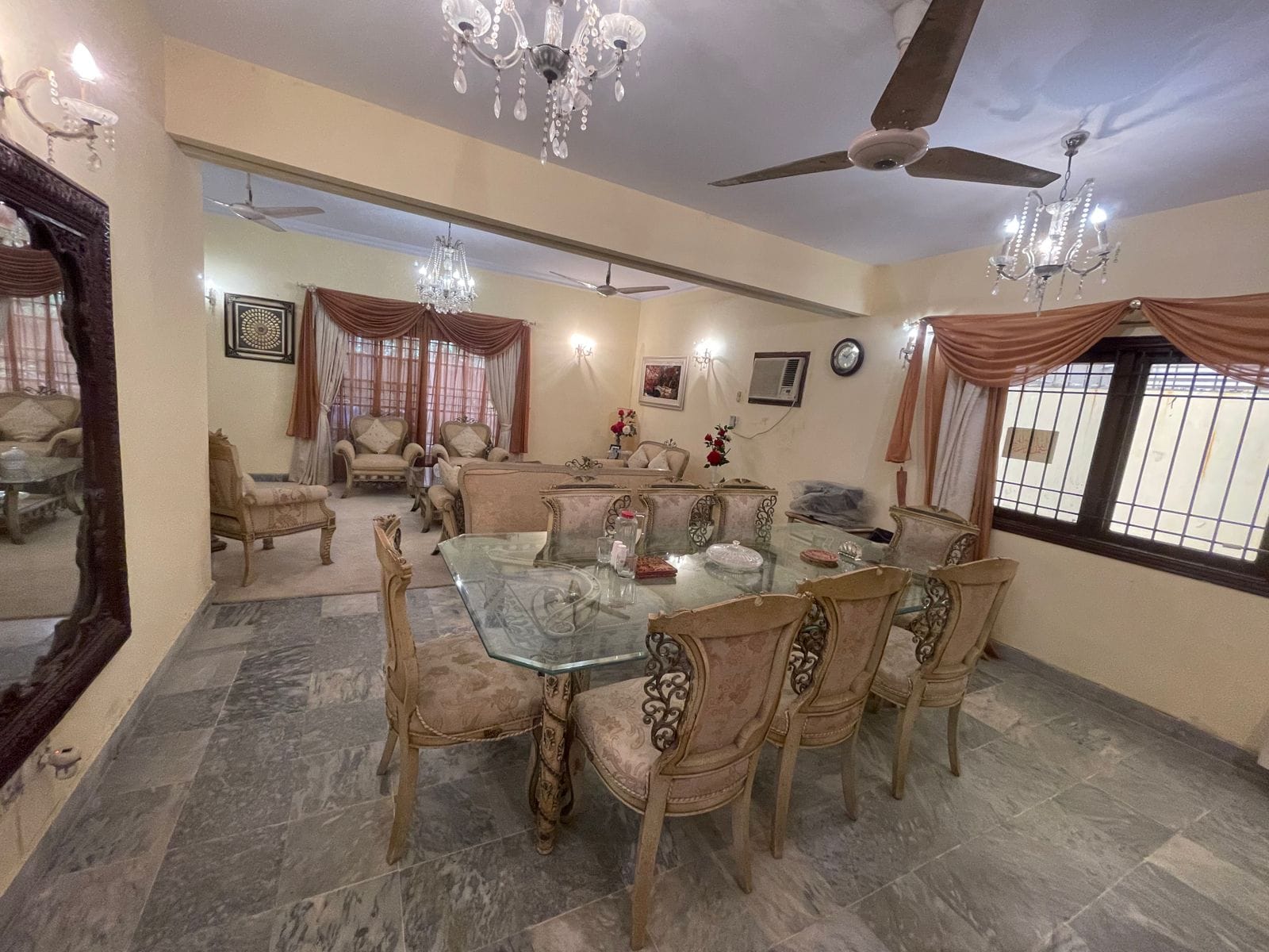 300 YARDS BUNGALOW FOR SALE IN THE HEART OF DHA PHASE 4 KARACHI