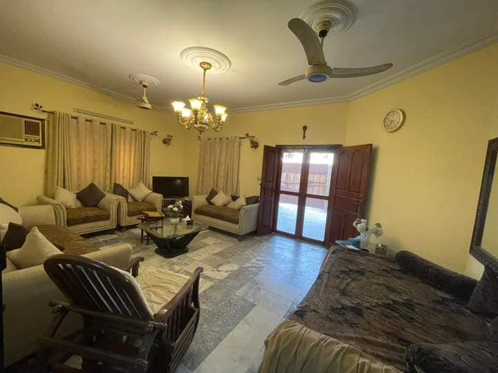 300 YARDS BUNGALOW FOR SALE IN THE HEART OF DHA PHASE 4 KARACHI