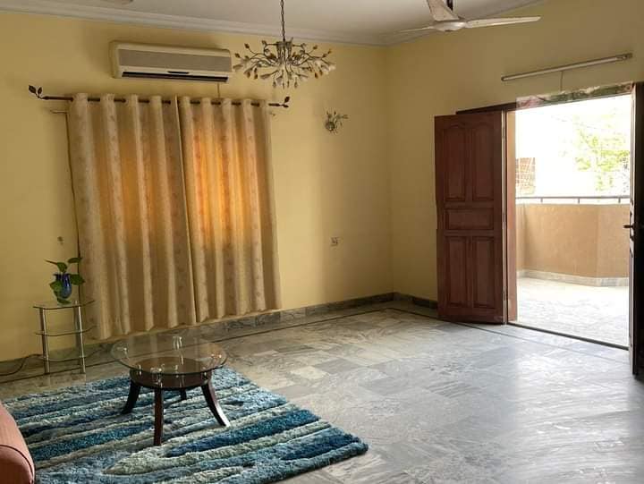 300 YARDS BUNGALOW FOR SALE IN THE HEART OF DHA PHASE 4 KARACHI