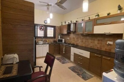 300 YARDS BUNGALOW FOR SALE IN THE HEART OF DHA PHASE 4 KARACHI