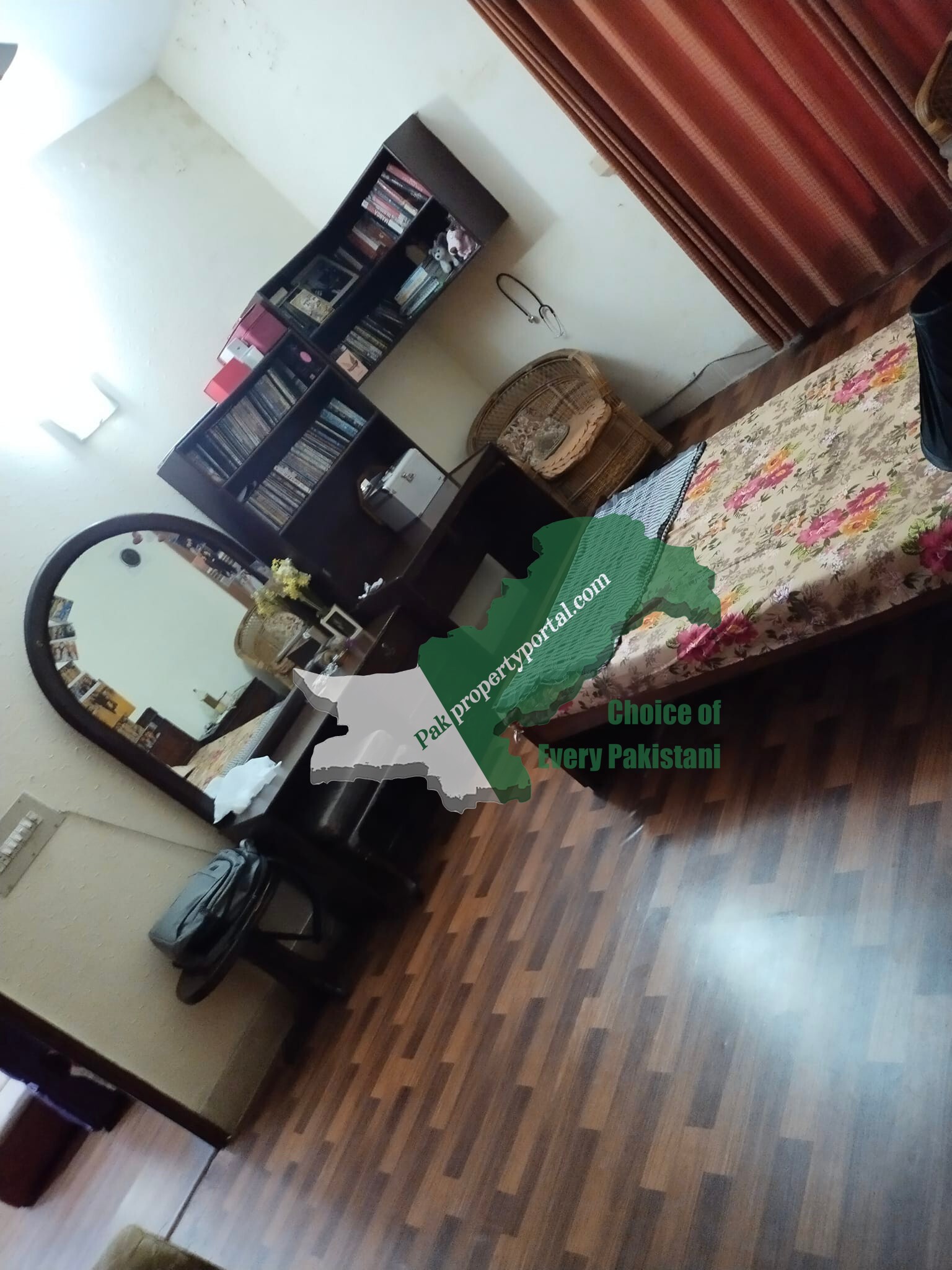 24 MARLA CORNER Used House for SALE  MURATIB Ali ROAD  GULBERG Lahore