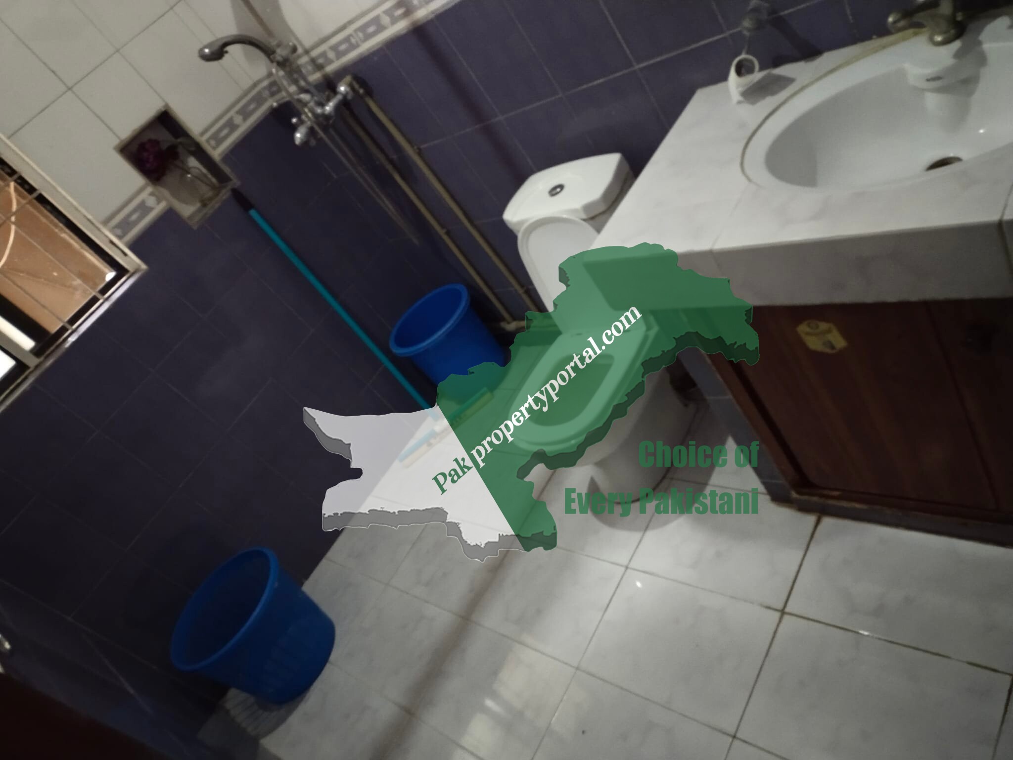 24 MARLA CORNER Used House for SALE  MURATIB Ali ROAD  GULBERG Lahore