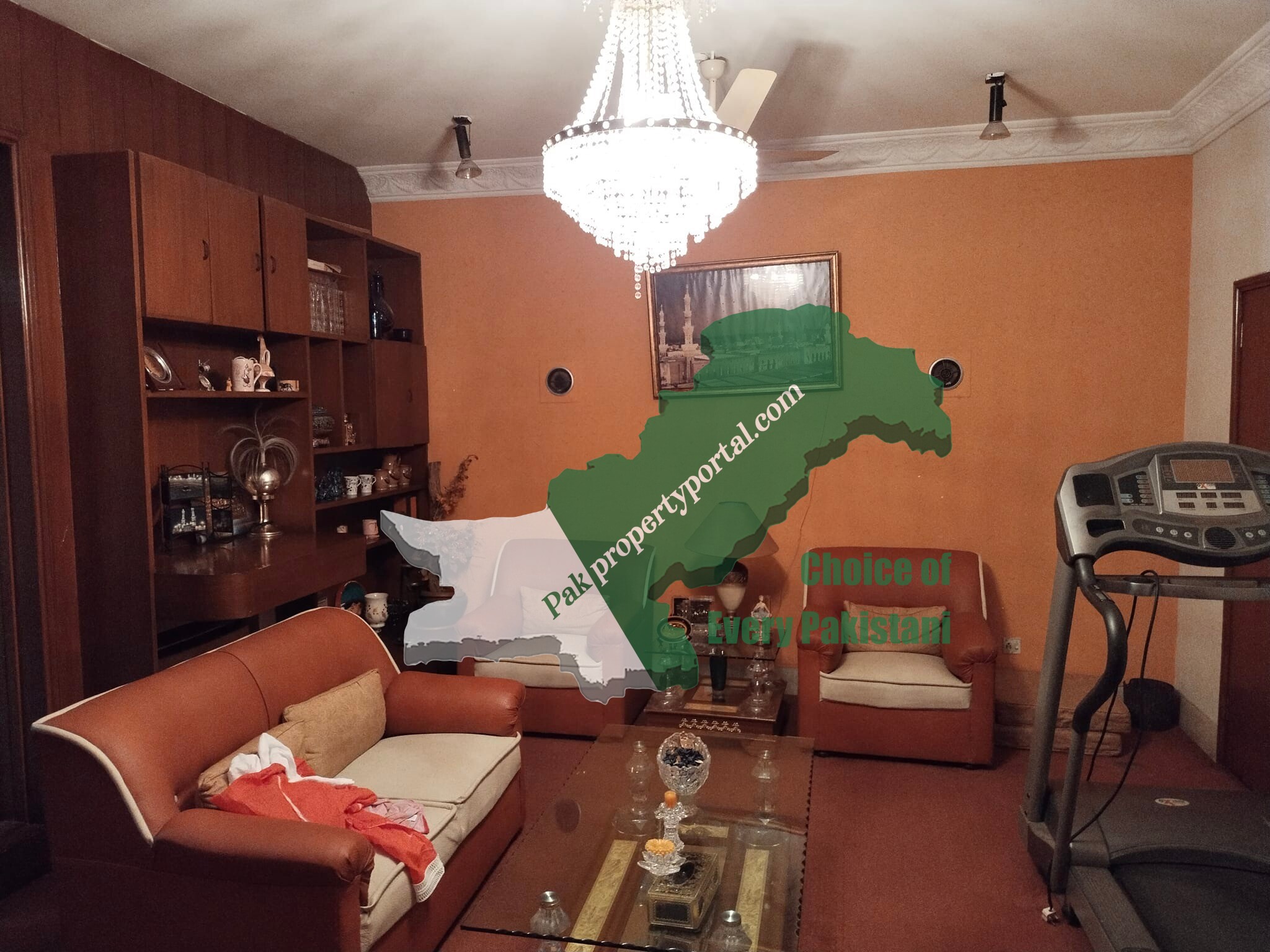 24 MARLA CORNER Used House for SALE  MURATIB Ali ROAD  GULBERG Lahore