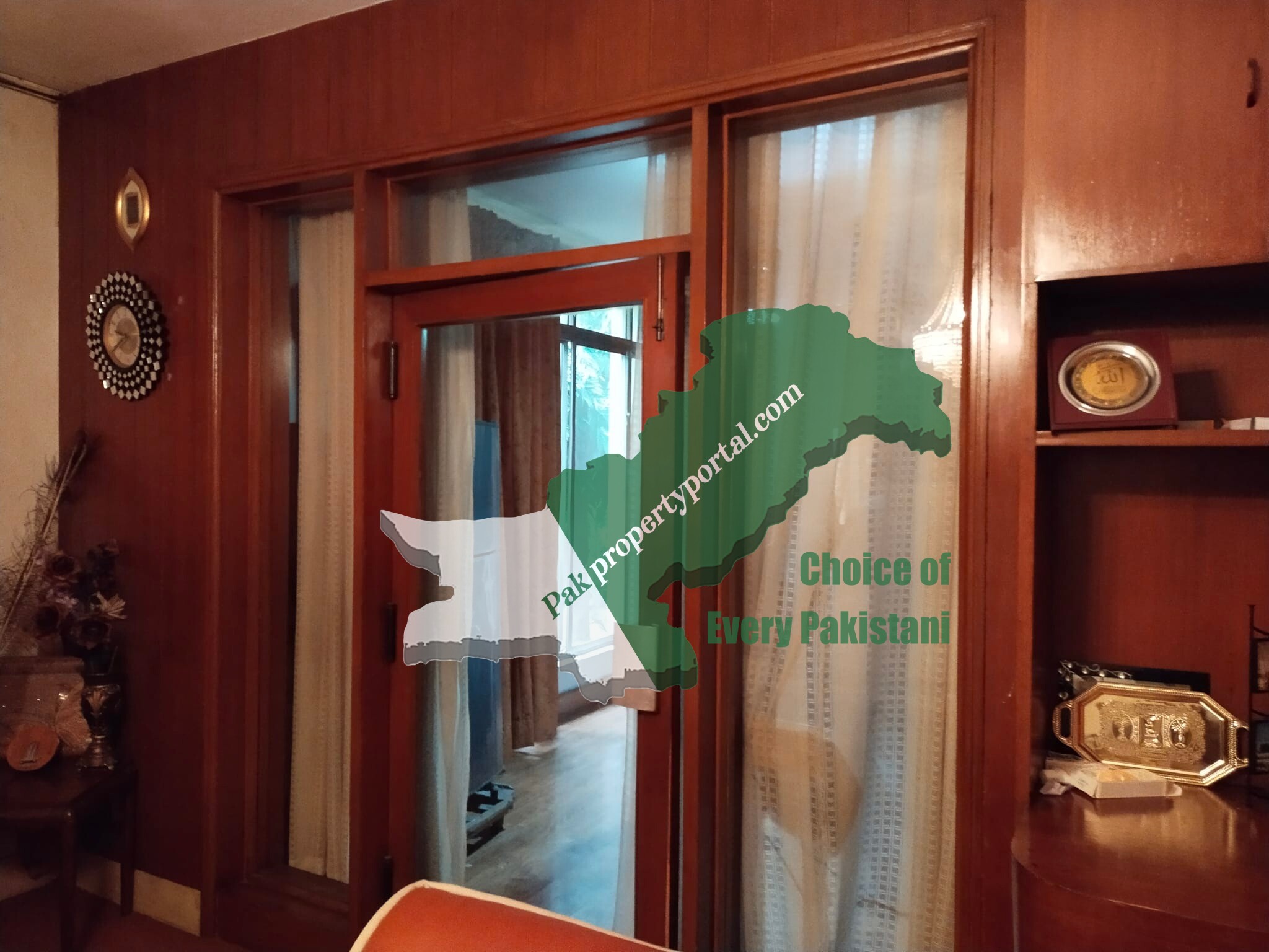 24 MARLA CORNER Used House for SALE  MURATIB Ali ROAD  GULBERG Lahore