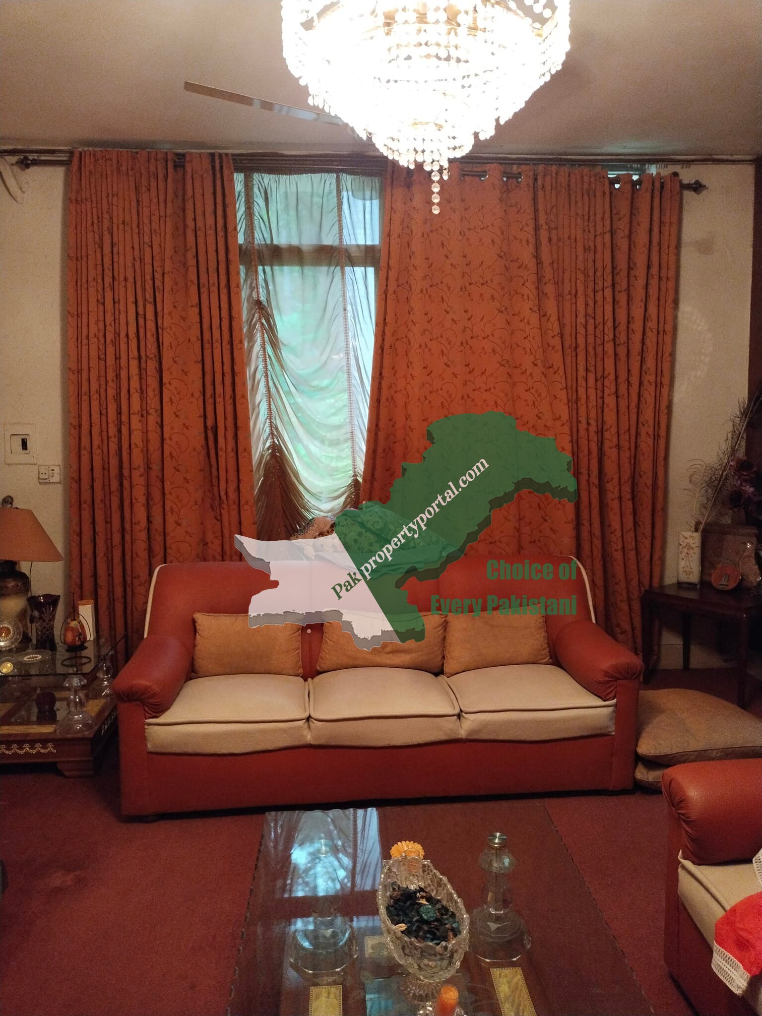 24 MARLA CORNER Used House for SALE  MURATIB Ali ROAD  GULBERG Lahore